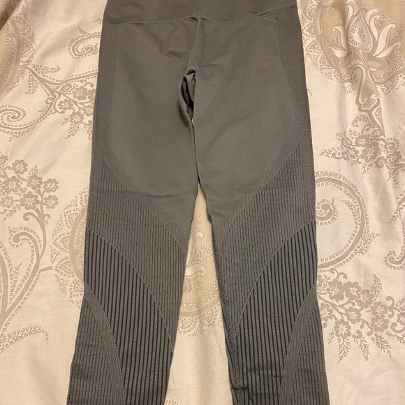 Zyia Gray Grid Performance High-Rise Leggings - Picture 2 of 3